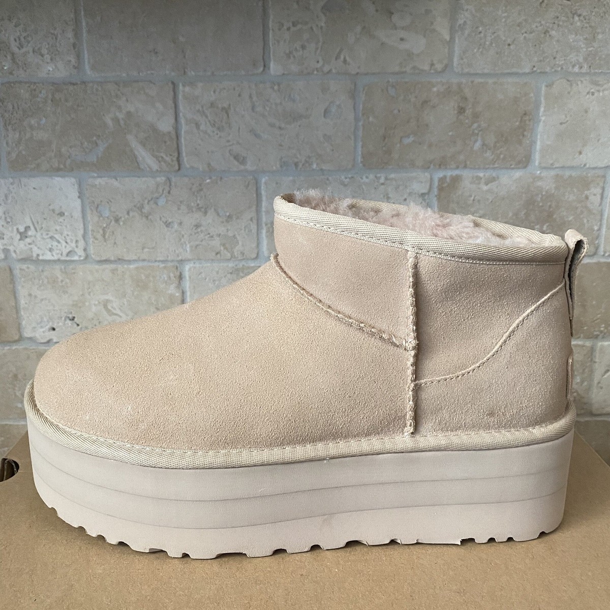 【送料&関税込】UGG classic Ultramini Beige Ankle Boots With UGG Classic Ultra Mini 