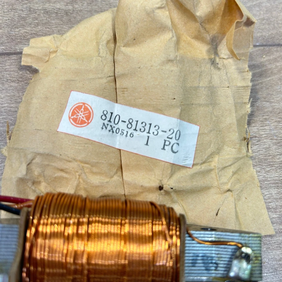 BOBINA DE ILUMINACIÓN YAMAHA OEM NOS / 810-81313-20-00 / SW396 GP396 SL338 SS433 EW433 Foto 3 de 3
