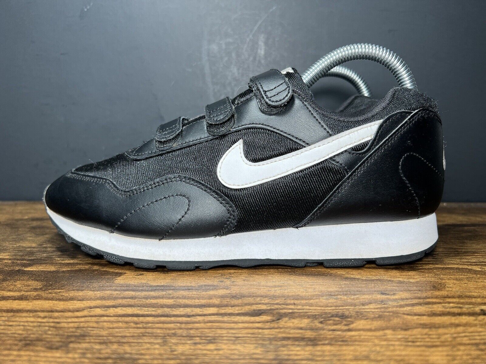 acerca de tema Brisa Women's Nike Outburst V Size 7.5 Shoes Black White AT5667-001 Hook and Loop  | eBay