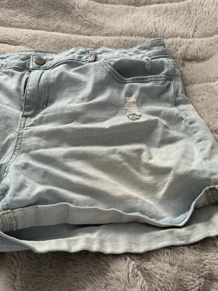 Lauren Conrad Shorts Womens Size 16 Blue Denim Cuffed - Image 2 of 4