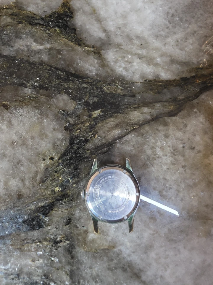 Waltham 17 Jewels Date Watch Shock Resistant 189; runs - Image 2 of 2