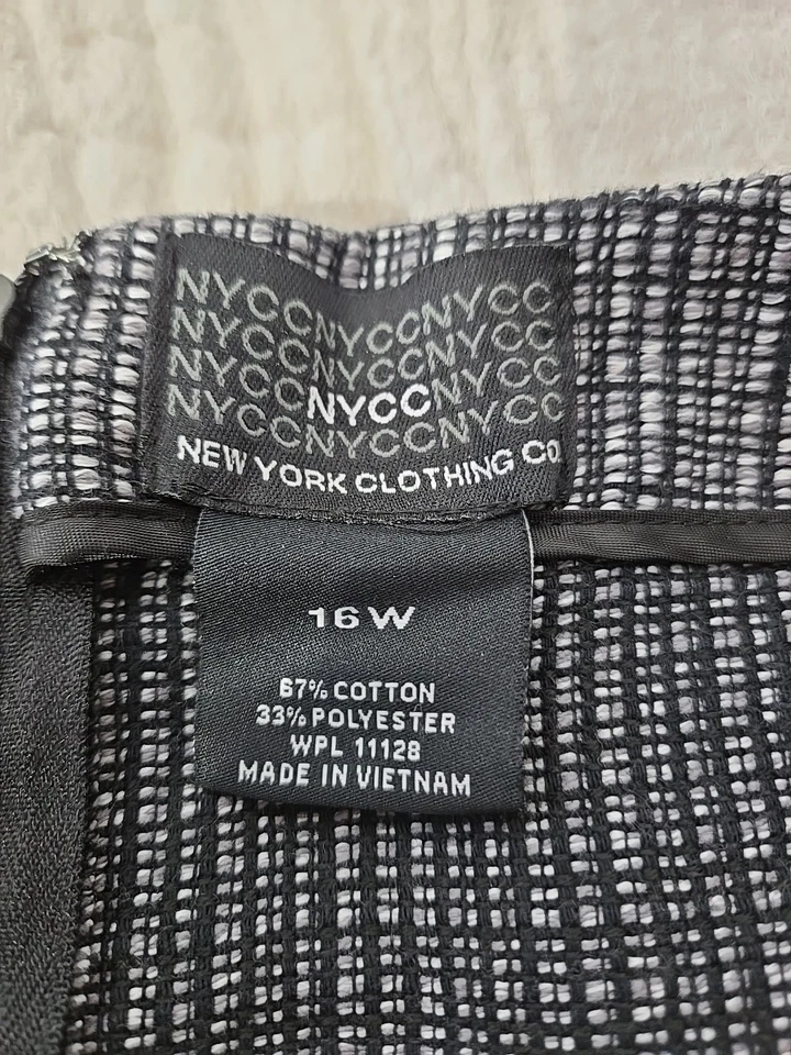 NEW YORK & COMPANY FONDO CON VOLANTES TEXTURIZADOS BLANCO NEGRO Talla 16W Foto 3 de 4