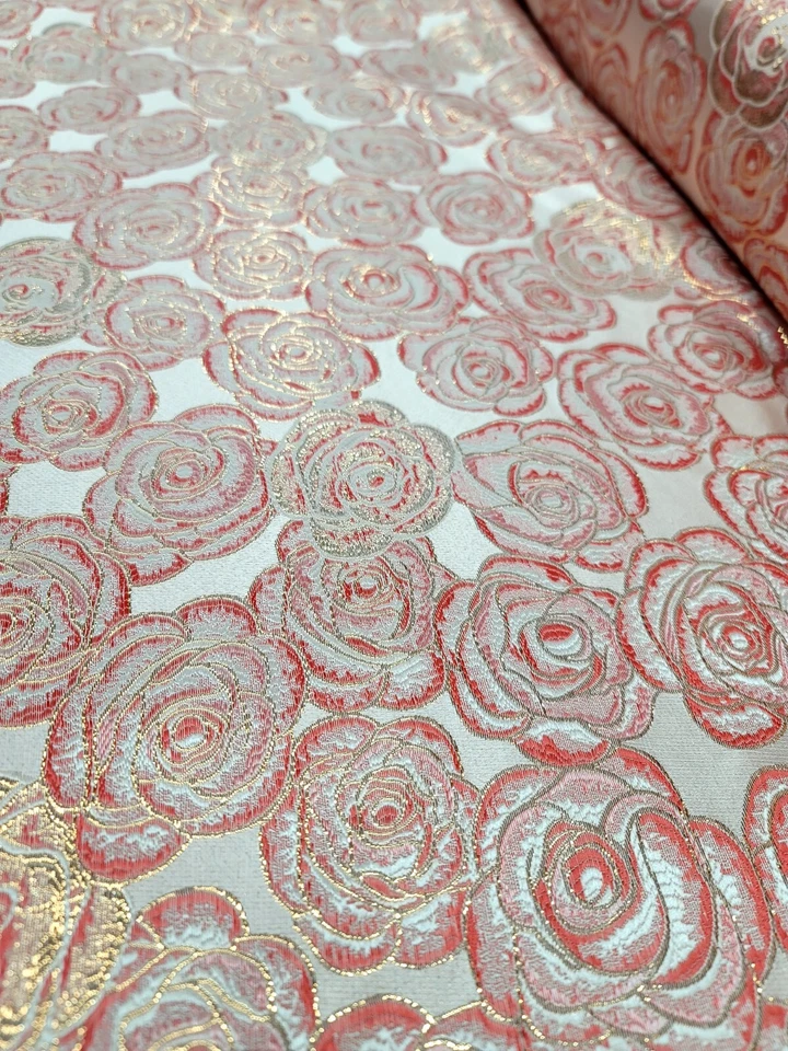 Vestido Coral Dorado Floral Metálico Brocado Tela Vendido por Yarda Fondo Beige Foto 3 de 4