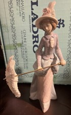 Lladro 5686 On the Avenue RETIRED Mint Condition Original Blue Box Rare 