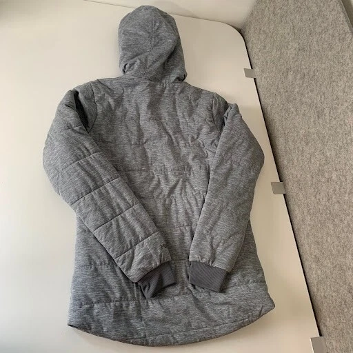 Chaqueta gris MARMOT para mujer VISITA AISLADA talla pequeña al aire libre cálida con capucha usada en excelente estado Foto 2 de 4