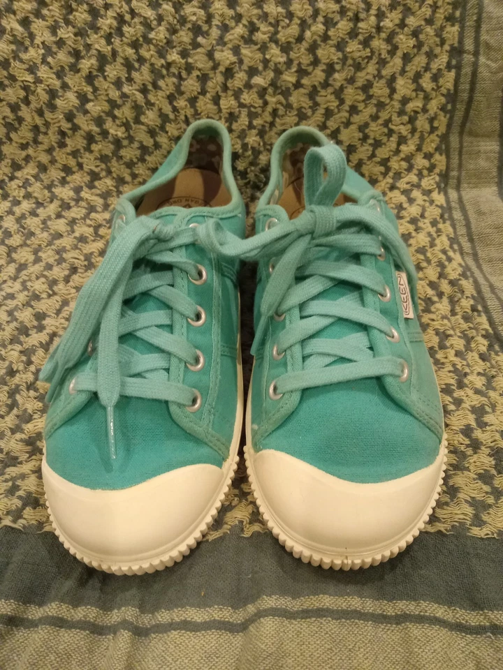 Zapatilla deportiva Keen verde vegana certificada talla 6 100 % goma vulcanizada para mujer Foto 2 de 4