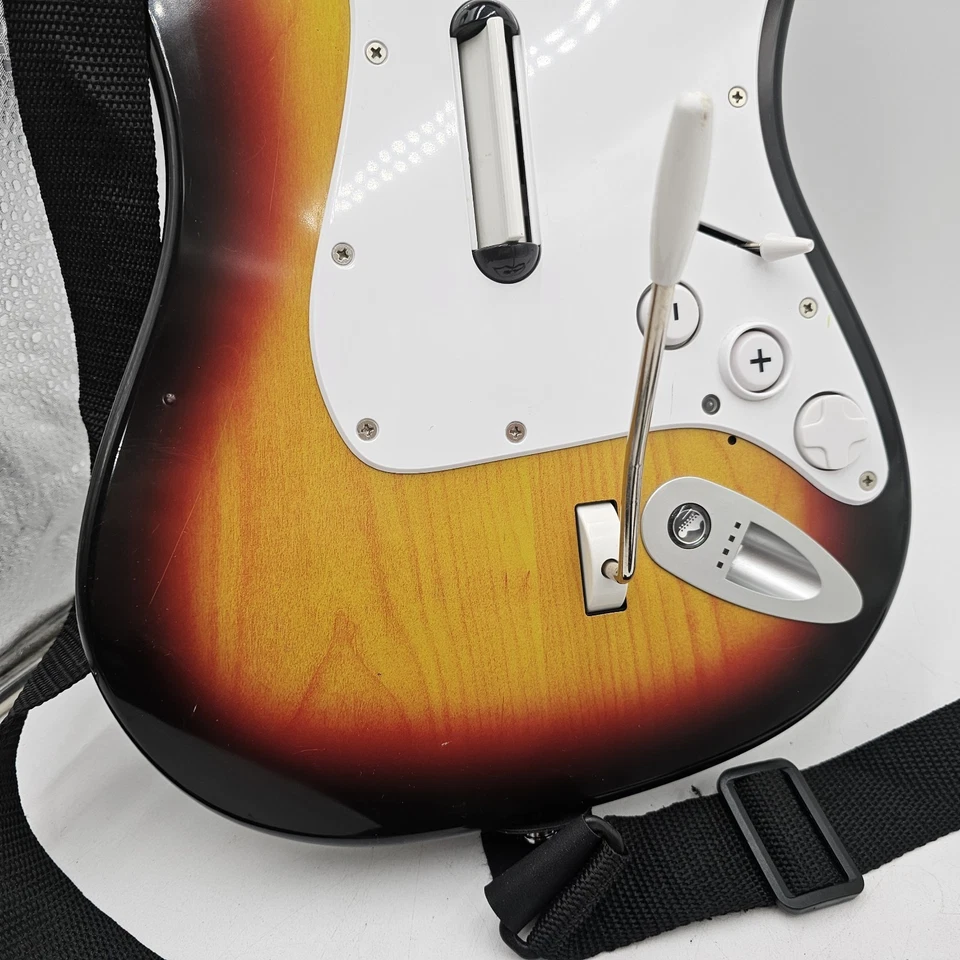 Guitarra y correa Sunburst RockBand Harmonix modelo Fender Stratocaster NWGTS2 FUNCIONA Foto 3 de 4