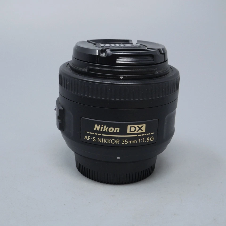 Lente Nikon NIKKOR AF-S 35 mm DX f/1,8 Prime - más bolsa para lentes Foto 3 de 4