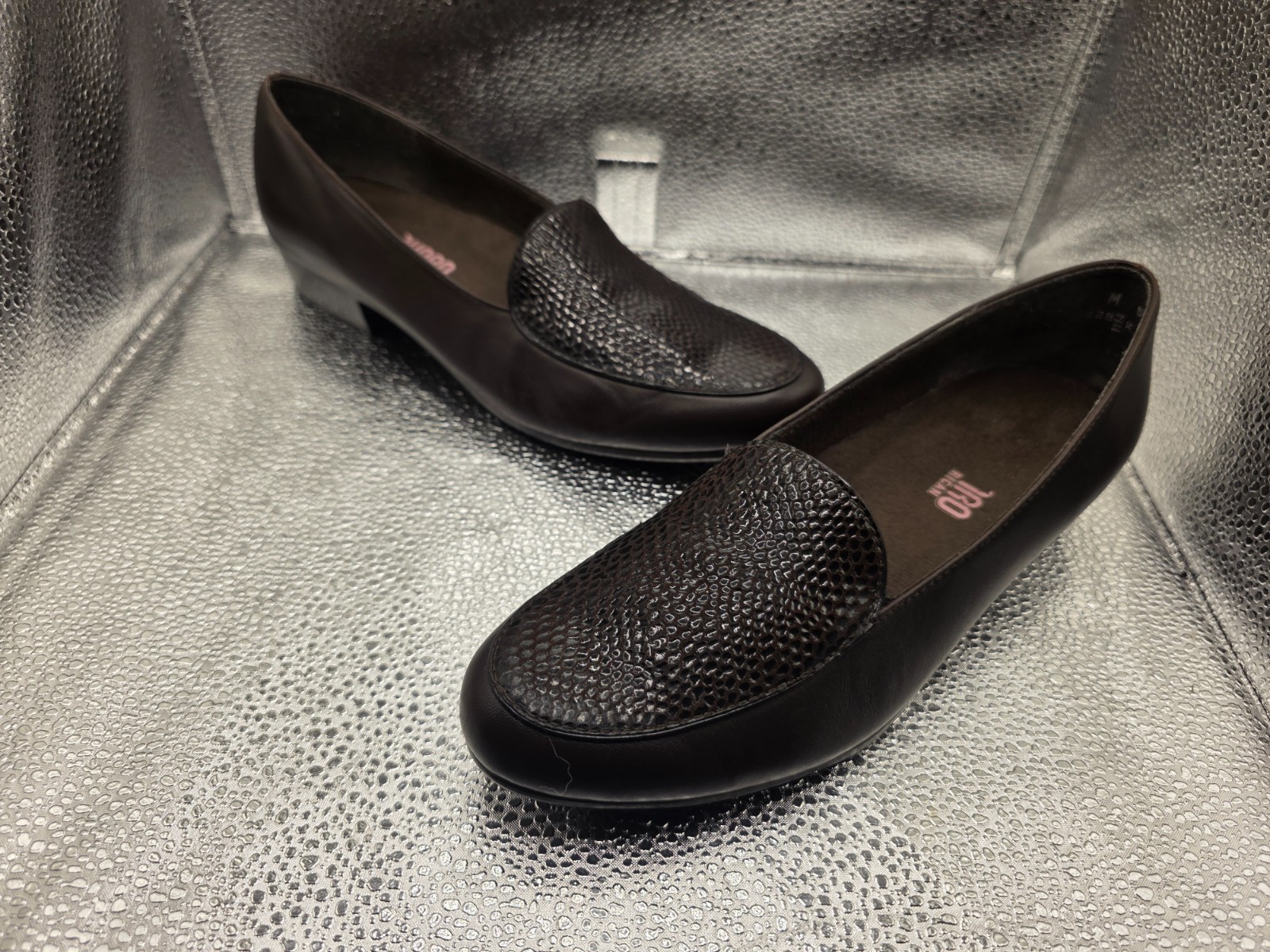 Munro American Brown Genuine Leather Textured Toe Loafer Flats Womens 9 M USA