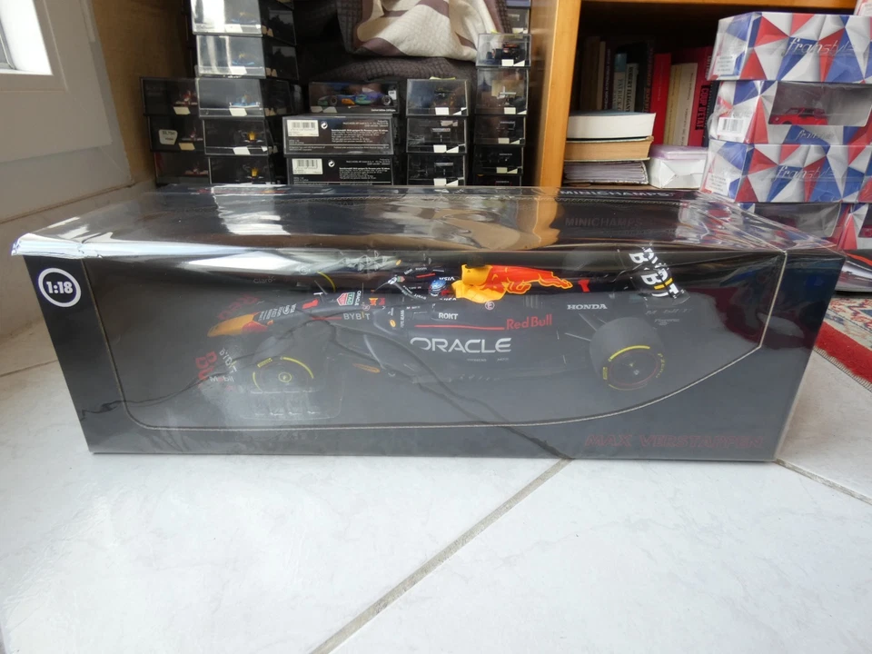 Red Bull RB20 Max Verstappen #1 Las Gp 2024 World Champion 1/18 MINICHAMPS - Image 3 of 4