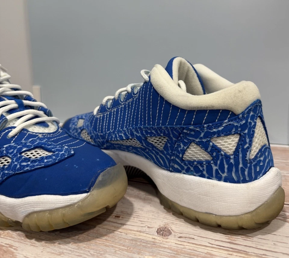 Nike Air Jordan 11 Retro Bajo “Azul Argón” Ralladura Blanco GS 5Y/Mujeres 6.5 306006-472 Foto 3 de 4