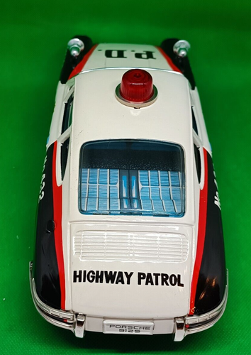 AOSHIN - MADE IN JAPAN- BATTERY POWERED MYSTERY ACTION - PORSCHE 911S POLICE CAR - Picture 7 of 10