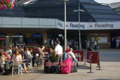 PHOTO  READING STATION THE WARM WEATHER HAS ATTRACTED A CROWD SITTING OUTSIDE TH