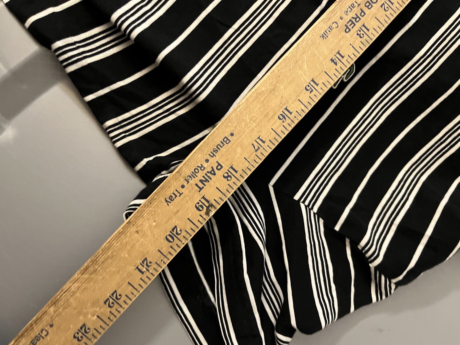 Lacoste Men’s Regular Fit Striped V-Neck T-Shirt Size 5 L Black White thumbnail 5