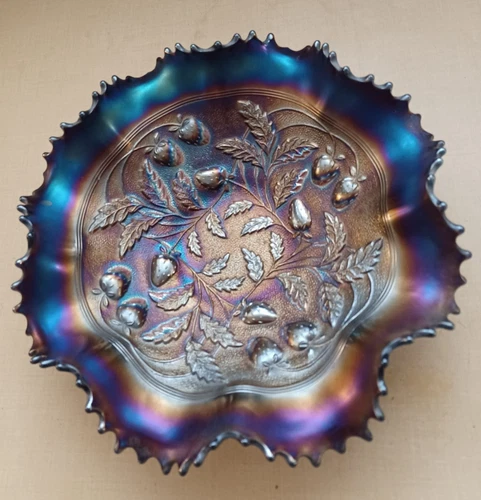 NORTHWOOD CARNIVAL GLASS STIPPLED STRAWBERRY AMETHYST BOWL