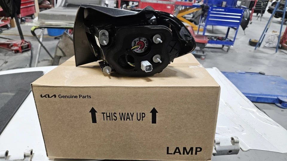 Lámpara trasera Kia Foto 2 de 4