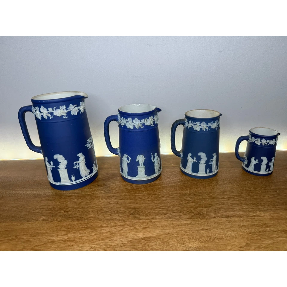 Juego de 4 figuras clásicas Wedgwood Jasperware azul blanco Foto 2 de 4