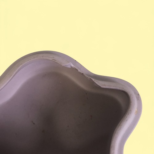 Wedgwood Lilac Jasperware Trinket Box. - Picture 4 of 6