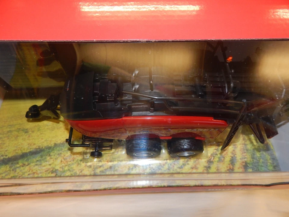 BRITAINS CASE IH LARGE BALER LB434 XL 43361  BNIB 1:32 - Image 3 of 4