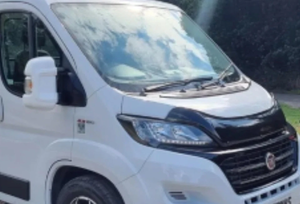FOR FIAT DUCATO & PEUGEOT BOXER  2014 - 23 BONNET WIND DEFLECTOR PROTECTOR GUARD - Image 3 of 4