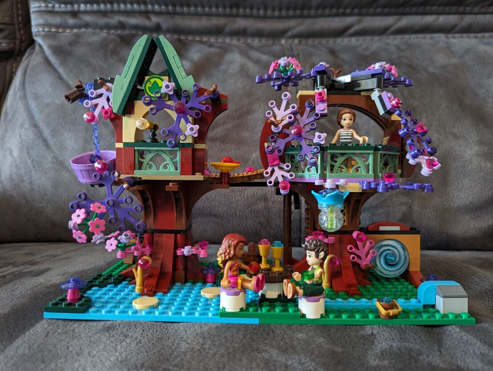 USED LEGO Elves: The Elves' Treetop Hideaway (41075)