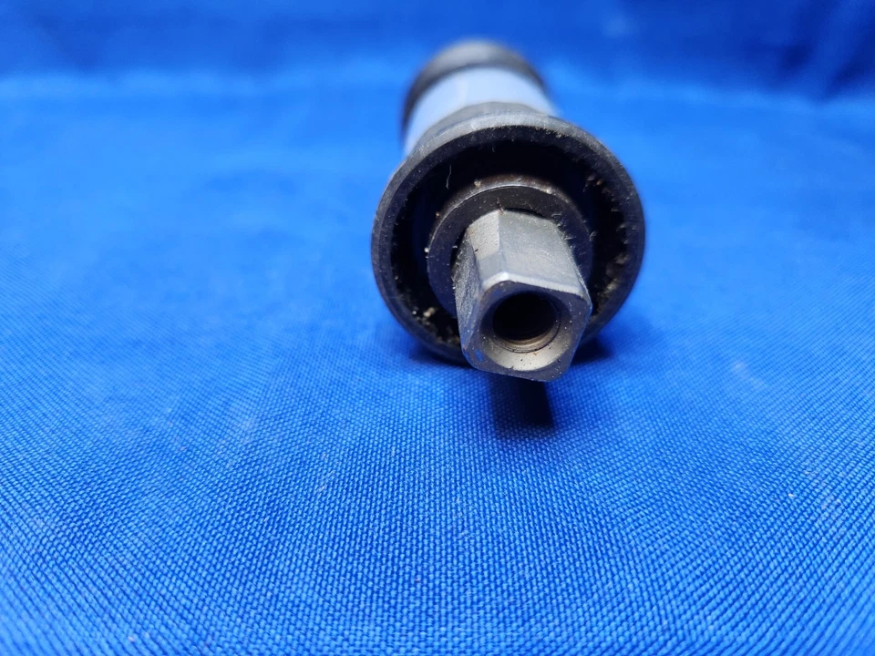 NOS Shimano BB-UN40 BOTTOM BRACKET English 68 x 113mm - Image 3 of 4