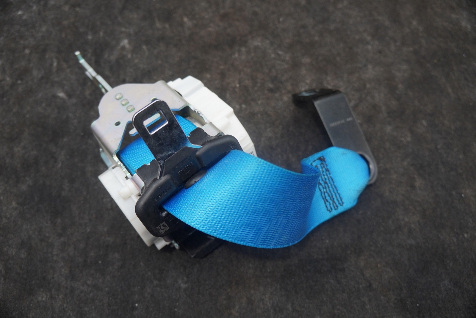 Rear Left or Right Seat Belt Retractor Blue 72117348565 OEM BMW i8 2014-17