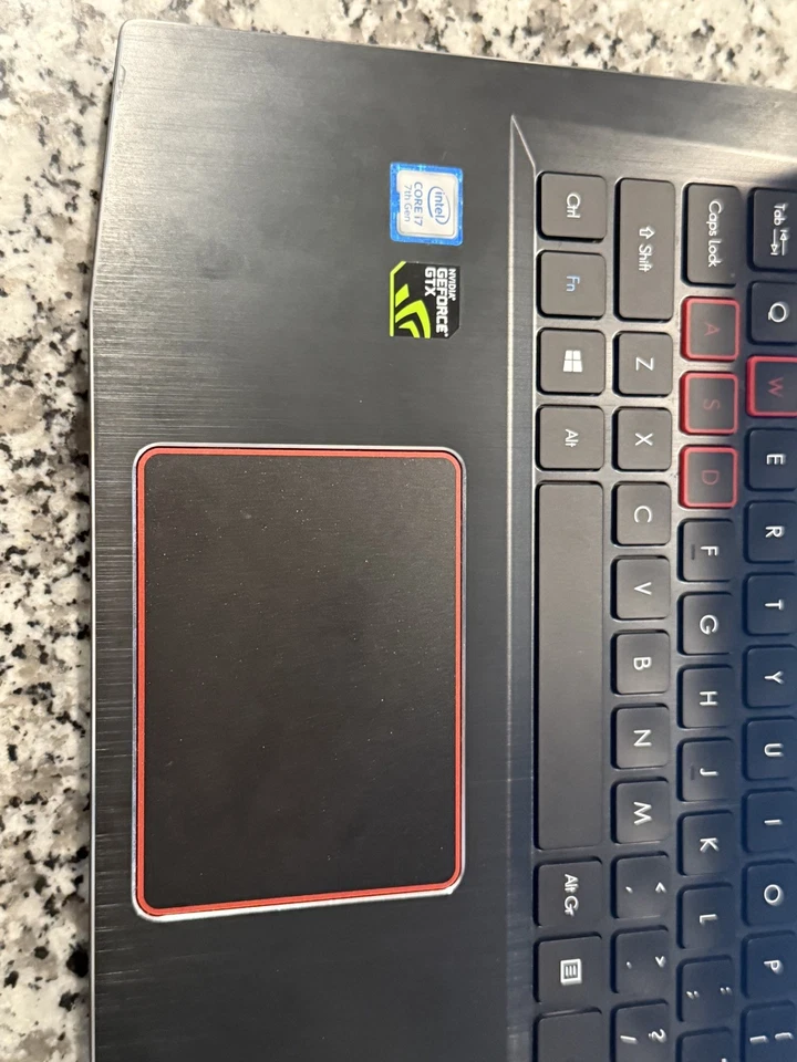 Acer Predator N17C1 15.6" i7-8750H & GTX1060, 16GB Ram 256GB SSD  Foto 4 de 4