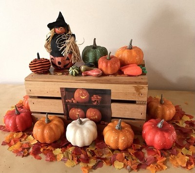 Miniature 1:6 Farm Stand Pumpkins, Some Halloween Nice With Byers (Not included)