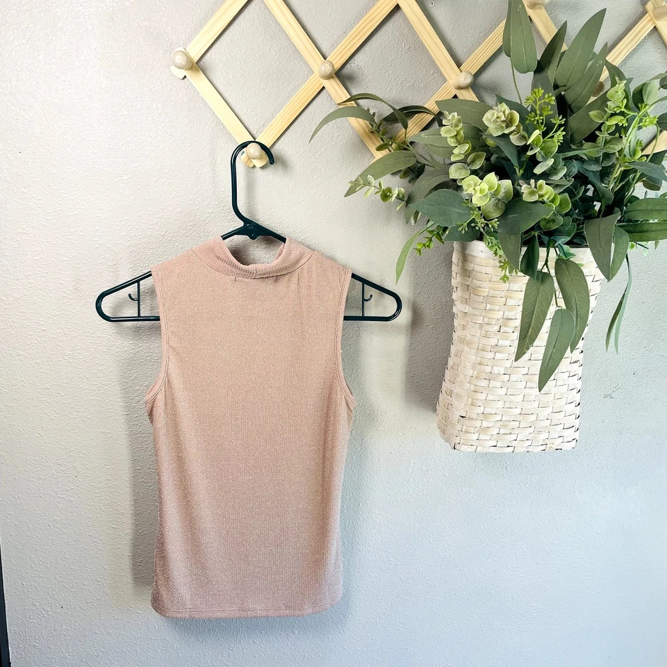 Camiseta sin mangas Derek Heart para mujer pequeña rosa claro brillante sin mangas cuello falso informal Foto 3 de 4