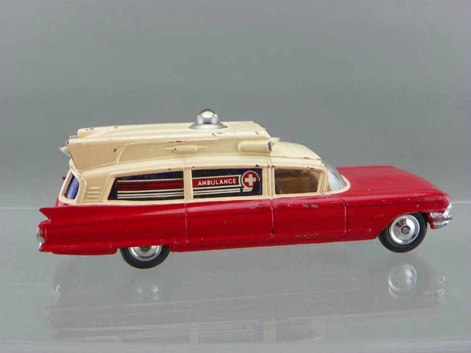 Vintage 1962 Corgi Toys 437 Diecast 1/43 Superior Ambulance On Cadillac Chassis - Image 2 of 4
