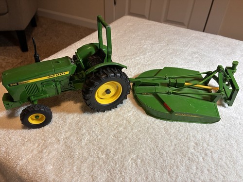 Ertl John Deere 950 Diecast Tractor Toy with MX7 Mower Attachment 1/16