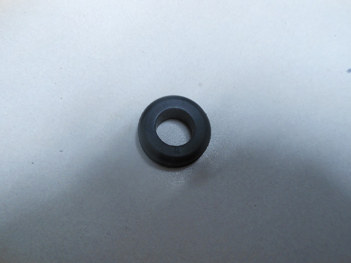 NOS Can-Am OEM Grommet 2010-2012 Spyder 293720087 | eBay