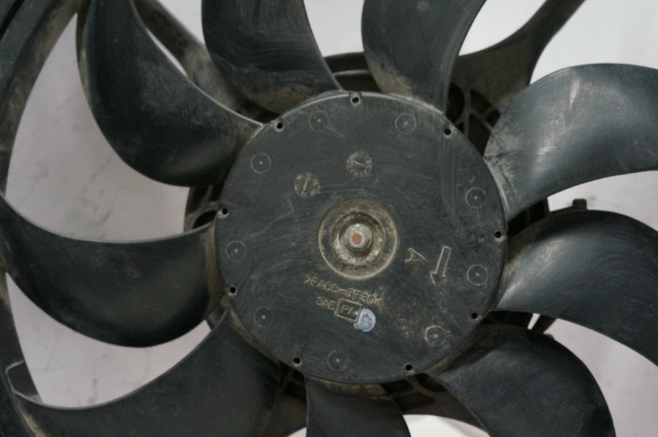 Conjunto de ventilador de refrigeración del radiador Subaru Impreza 2008-2014 2,5 L 45122FG003 OEM Foto 2 de 4