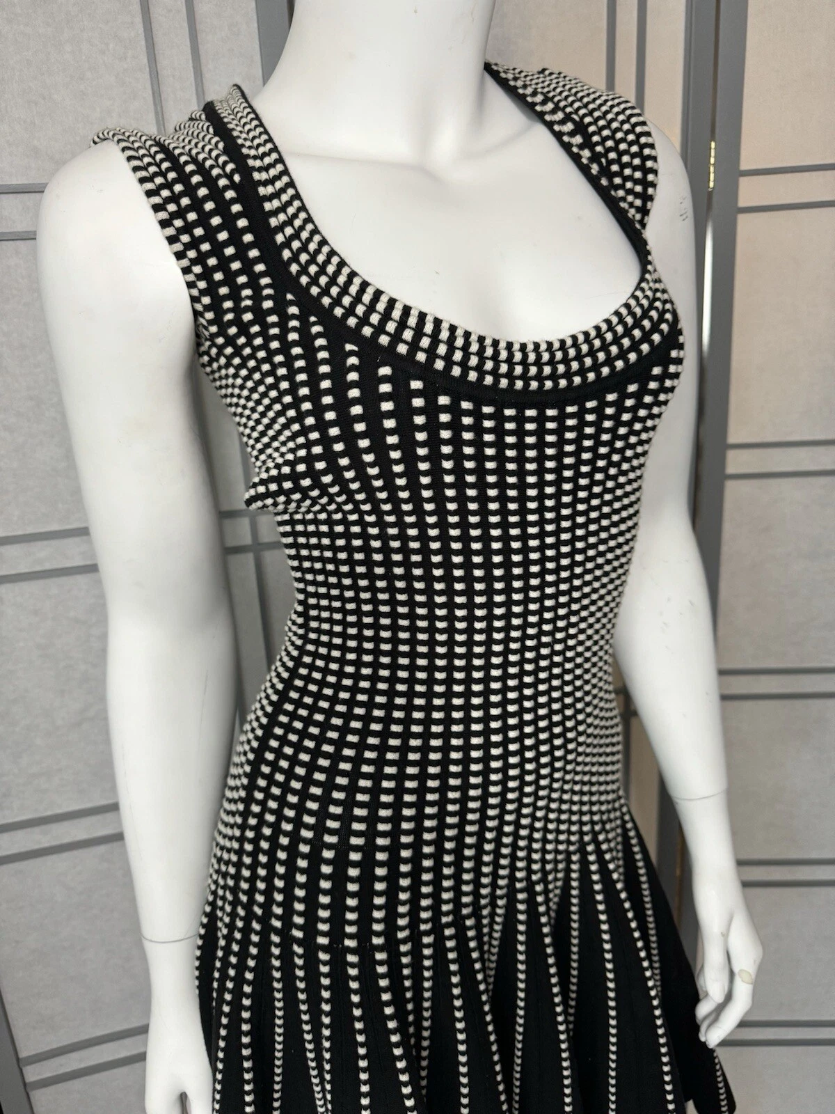 UNDERCOVER Abito Victoria Secret bianco e nero vestito maglione smanicato dimagrante piccolo