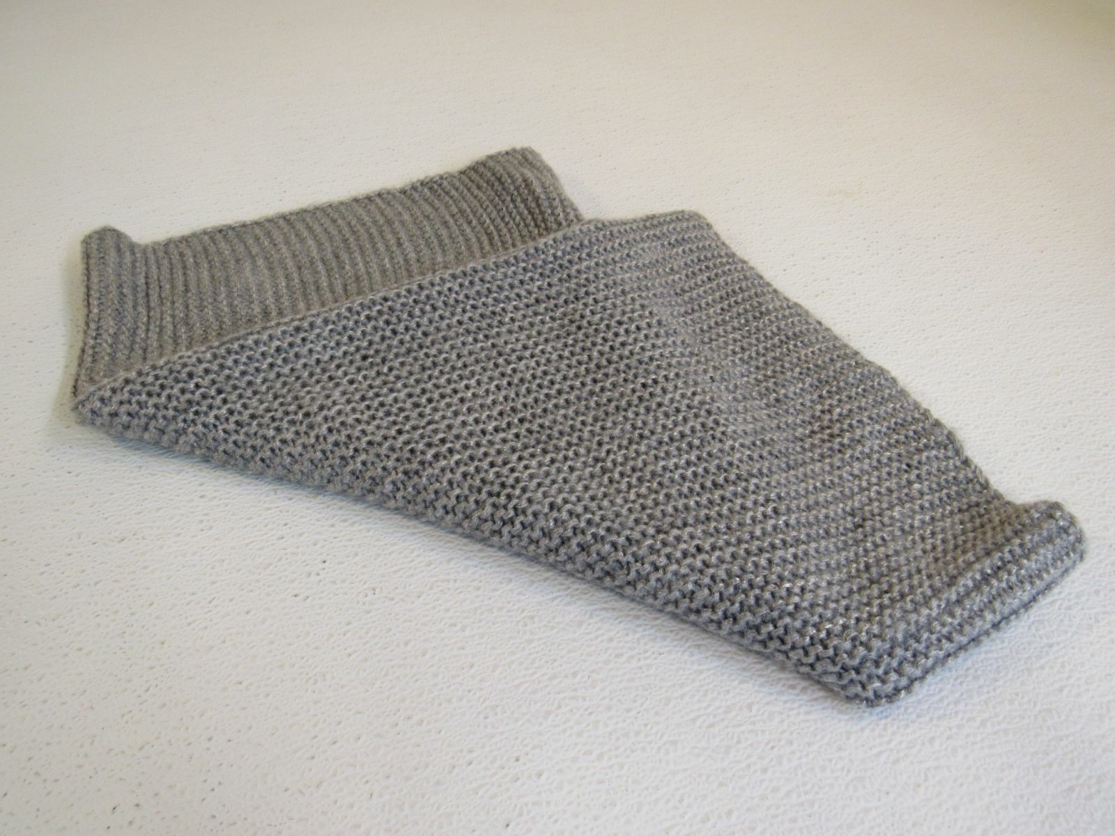 H&M Scarf 21 1/2-in Grey Infinity Acrylic Female