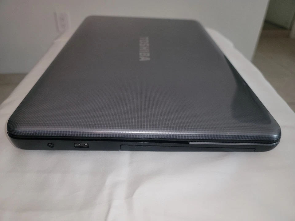 Toshiba Satellite L875D-S7232 AMD A8-4500M 8 GB RAM 240 GB  HDD Win 10 Pro - Image 4 of 4