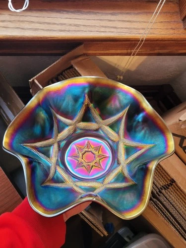 Pretty Purple Dugan Carnival Glass Ski Star Large Bowl w Compass Exterior