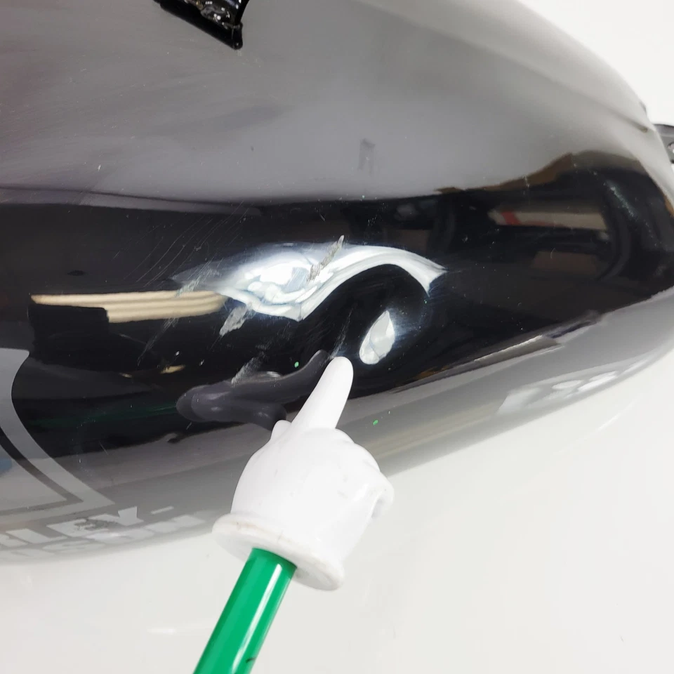 Harley Sport Glide Softail 2021 llenado lateral tanque de gasolina de 5 galones 61000674 abollado Foto 2 de 4