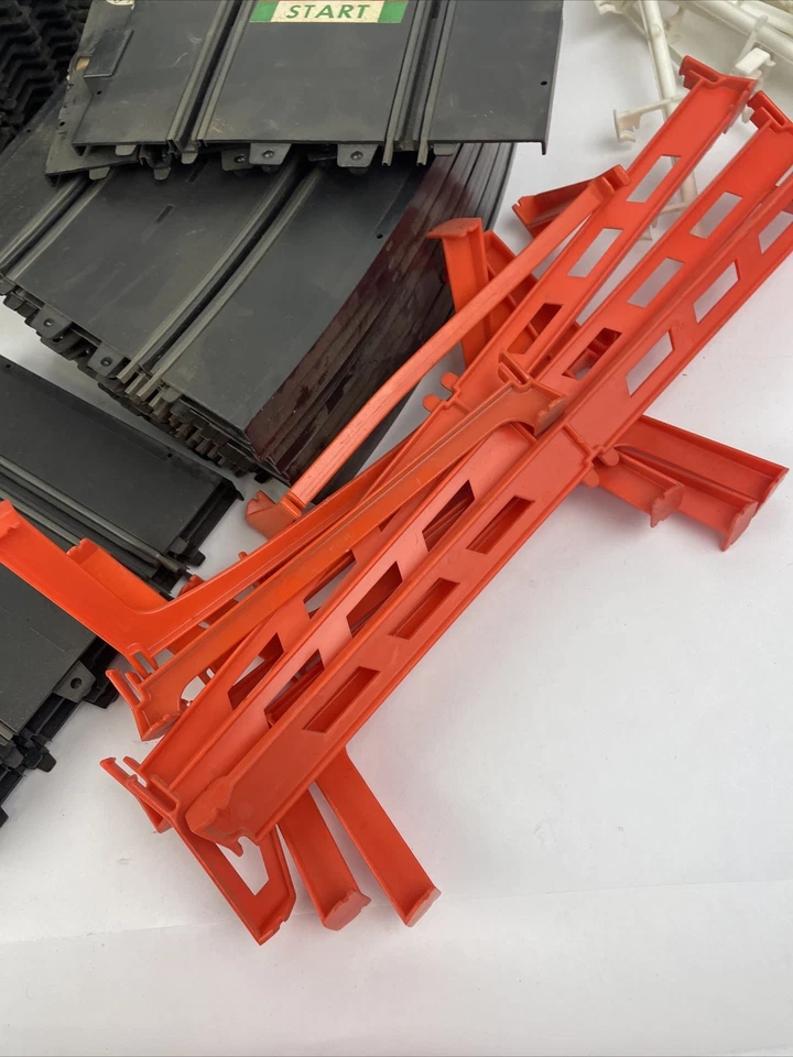 Vintage 1960's Eldon Hawthorne 1/32 Slot Car Track LOT Of 102 Pieces -Smoke Free - Image 4 of 4