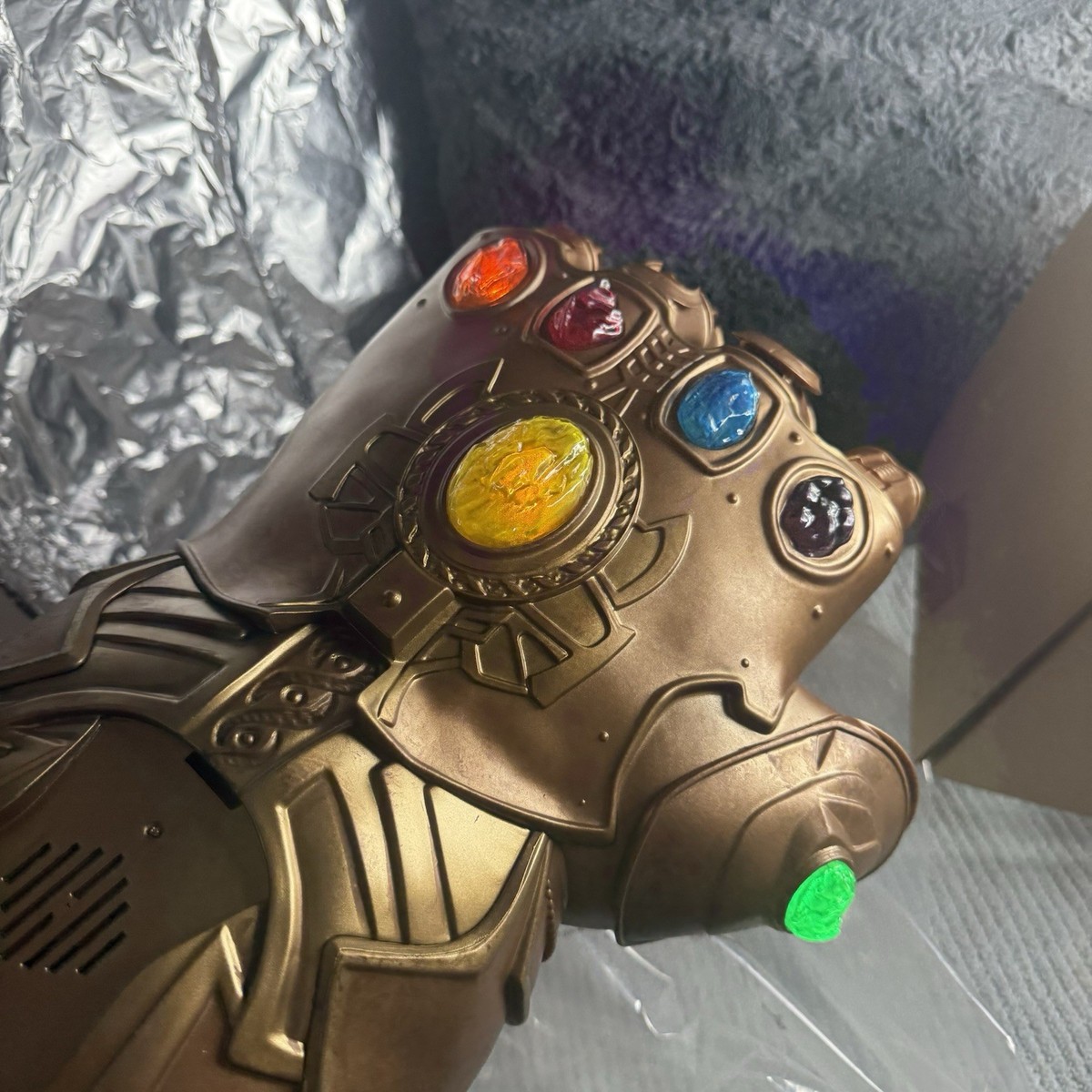 Marvel E0491 Legends Series Articulated Electronic Infinity