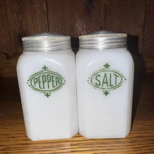 VINTAGE 1940S HAZEL ATLAS CHEF BOYARDEE RANGE SHAKERS SALT & PEPPER~Green Letter