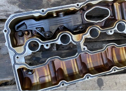 2009-2012 BMW 750i F01 Engine Cylinder Head Valve Cover 7566286 - Picture 7 of 9
