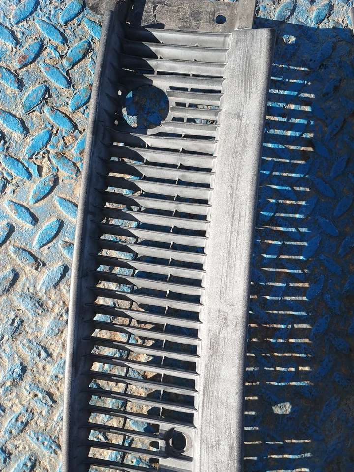 1992 Geo Metro 2 portas conversível OEM limpador de para-brisa motor capô desbotado usado - Imagem 4 de 4