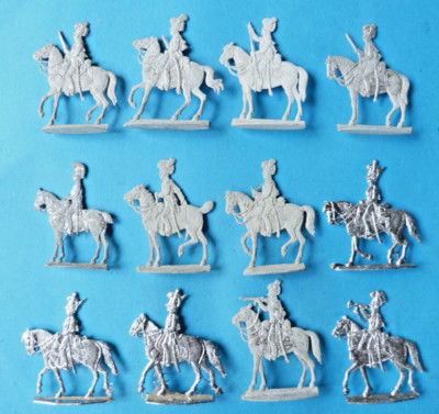 Plats d'étain - Flat tin : 12 cavaliers fin du 19ème siècle (3