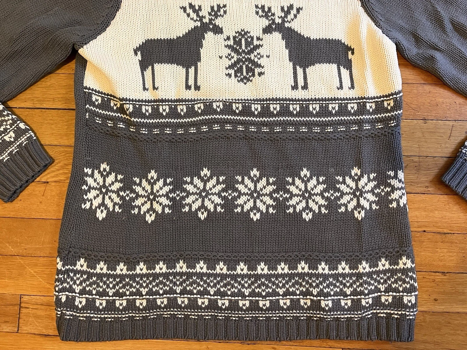 Reindeer Christmas Sweater Women’s Extra Large Grey White All Over Print
