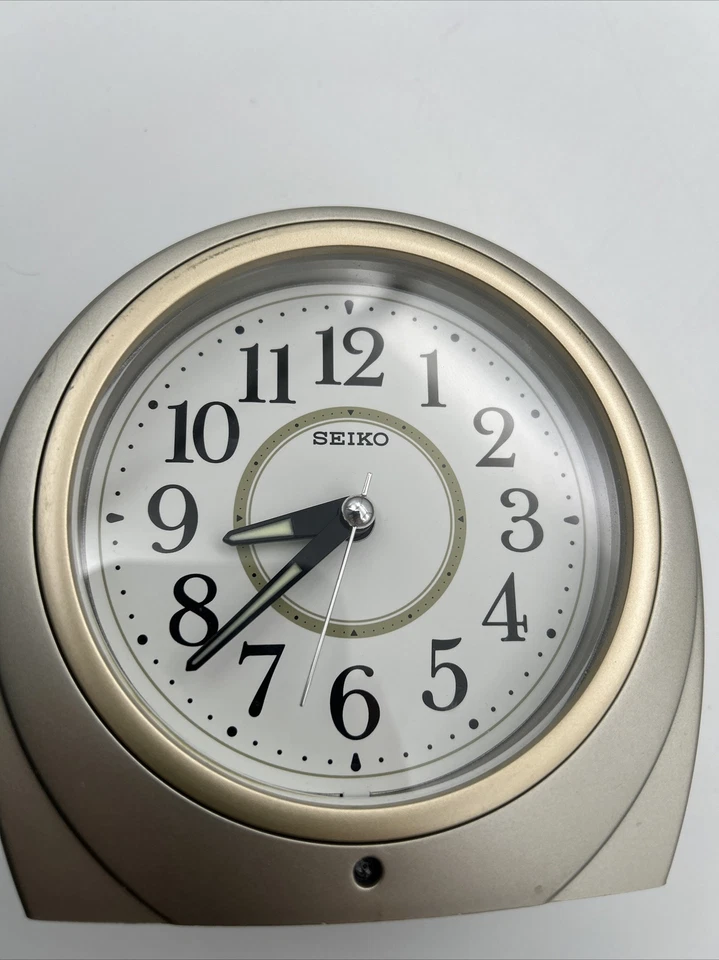 KR888S Seiko Reloj Despertador Funciona con Pilas Iluminación Automática Analógico Foto 3 de 4