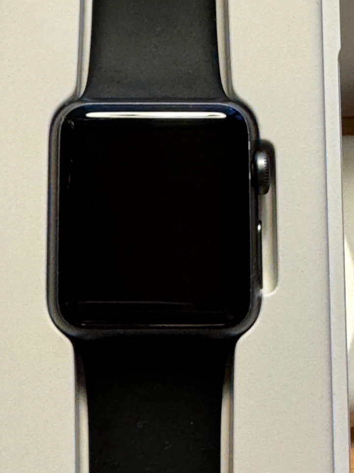 Schwarze Apple Watch Sport 1. Generation in OVP mit Zubehör und Rechnung - Bild 3 von 4