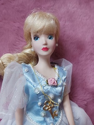 Disney Cinderella Puppe Vintage Porzellanpuppe Princess Prinzessin
