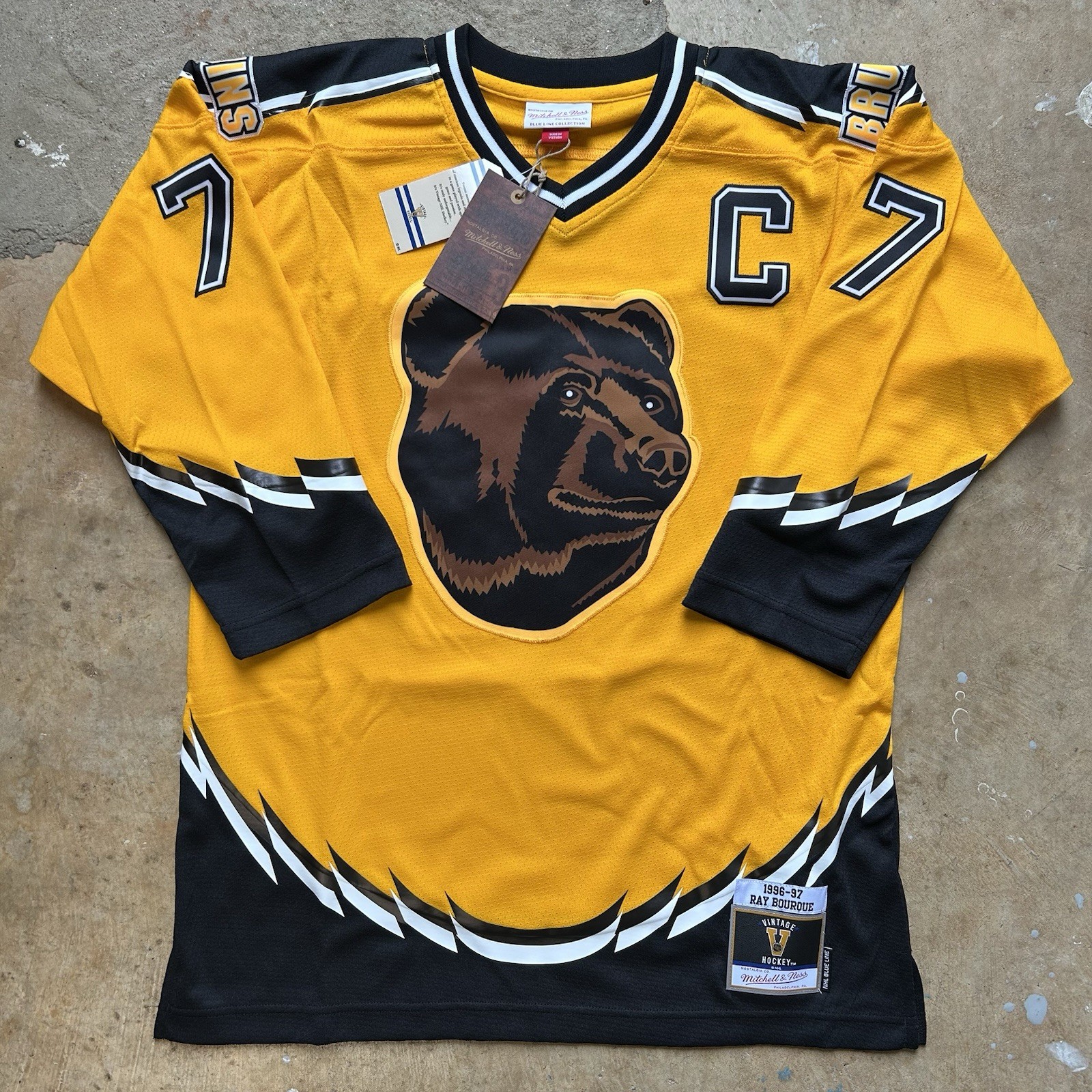 New Mitchell & Ness Ray Bourque 77 Boston Bruins Pooh Bear NHL Jersey Youth L/XL